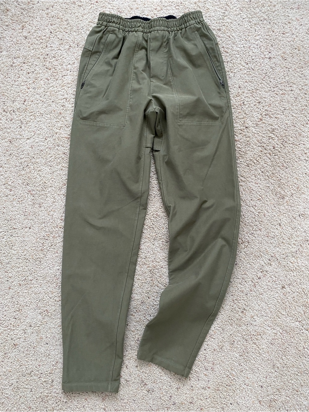 Men’s Lululemon Utilitech Pull-On Classic Fit Pants. XS. Olive Green.